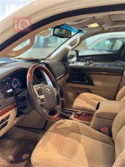 تۆیۆتا لاند کروزەر